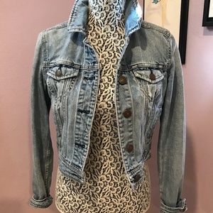 AMERICAN EAGLE DISTRESSED JEAN JACKET SIZE SMALL